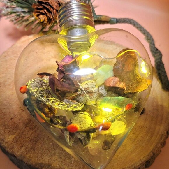 Nature Mixed Crystal Stone Filled Heart Shape Hanging Decor - Picture 4 of 10